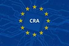 Eine Grafik einer blauen Leiterplatte mit EU-Sternen, die einen Chip mit der Aufschrift „CRA“ umgeben, was auf digitale Regulierung oder Technologiepolitik hindeutet.
