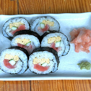 Sushi cuộn cá ngừ