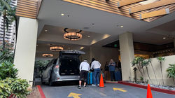 Hyatt-Place-Airport-Shuttle-Lobby