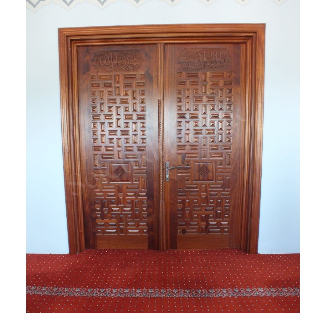 Oymalı Ahşap Kündekari Cami Giriş Kapısı Önden Görünüş