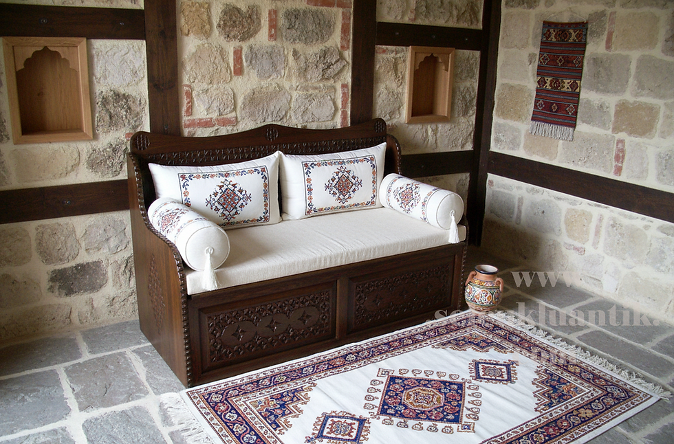 oymalı ahşap koltuk