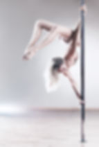 Pôle dance ou pole silk ? Les 2 ! Chorégraphies et acrobaties sont au RDV