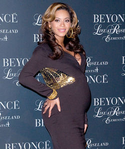 Amazing Beyonce Pregnant with Twins