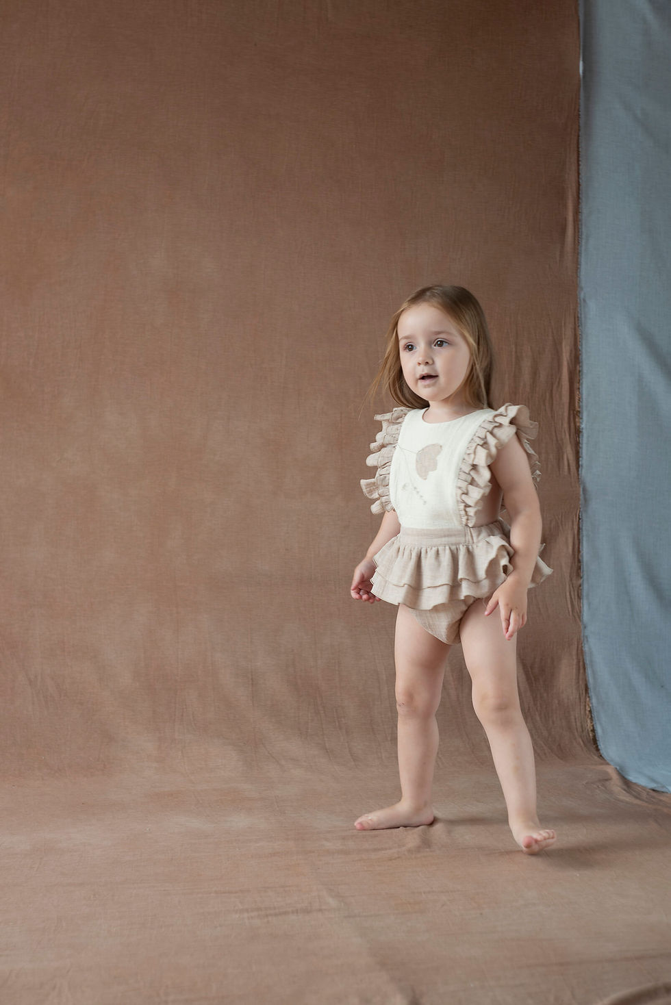 サムネイル： <popelin> Mod.3.3 Sand romper suit with embroidered bib