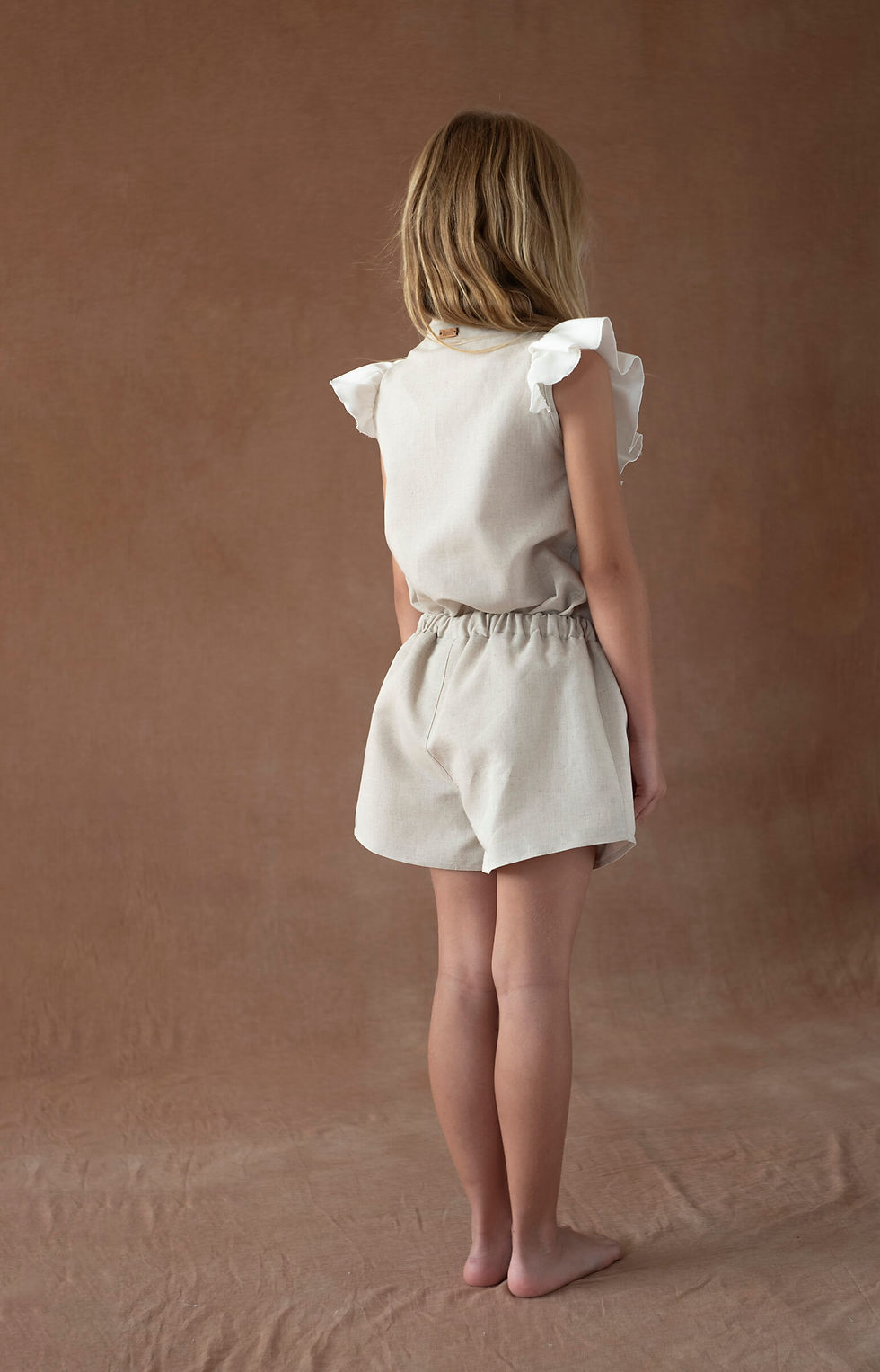 サムネイル： <popelin> Mod.14.1 Sand linen blouse with frill and embroidered yoke