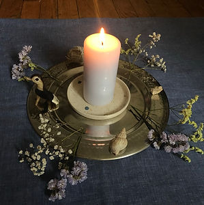 Doula postnatale Emma Leblanc yoga Kundalini naturopathie  post-natal accompagnement postnatal post-partum cadeau de naissance cercles de femmes cercle de femme Jeune maman Bébé Cuisine saine végétarienne récupération ayurveda médecine chinoise Massage bébé shantala Rebozo rituel soin serrage du bassin allaitement soutien support visite à domicile maternité sacrée tente rouge 27950 27600 27920 27490 27600 27200 Vernon Evreux Gaillon  parents enfants accouchement mois d'or méditation chantée mantra 