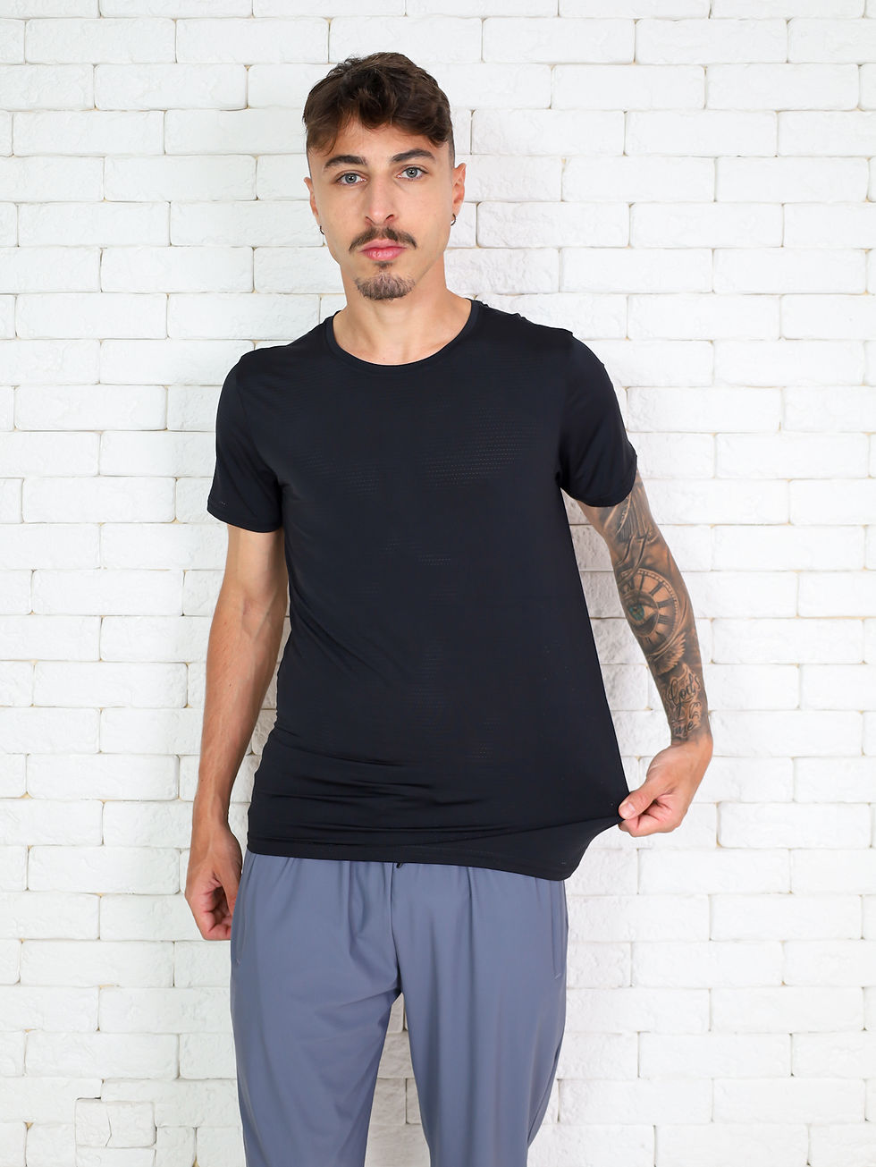 Miniatura: Camiseta esportiva masculina respirável de gola redonda e secagem rápida.