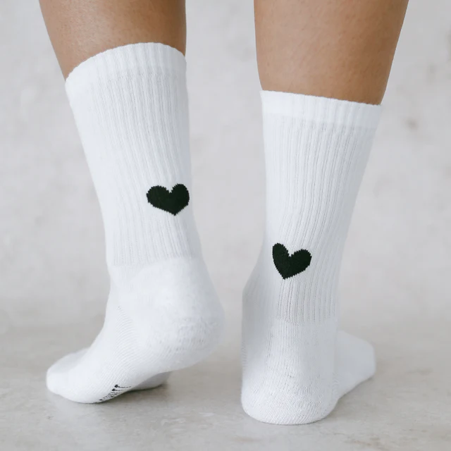 Jolies chaussettes coeurs noirs Little Matilu