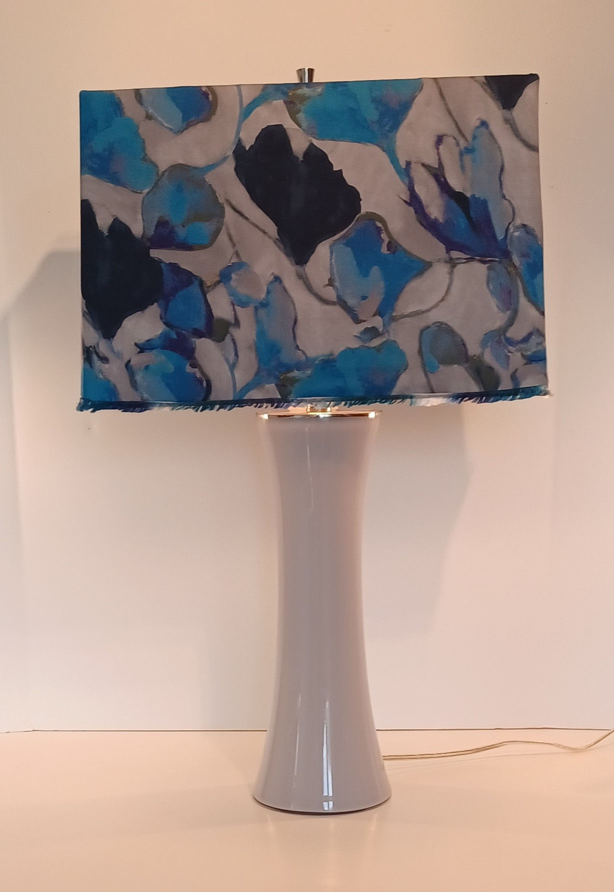 Grey/silver glass lamp w. abstract blue/grey print