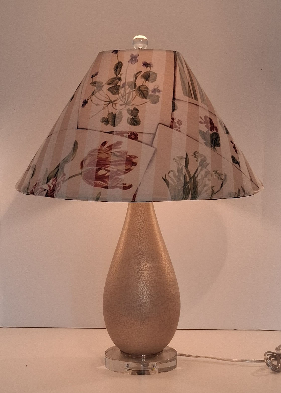 Gold Frosted Glass Floral Lamp