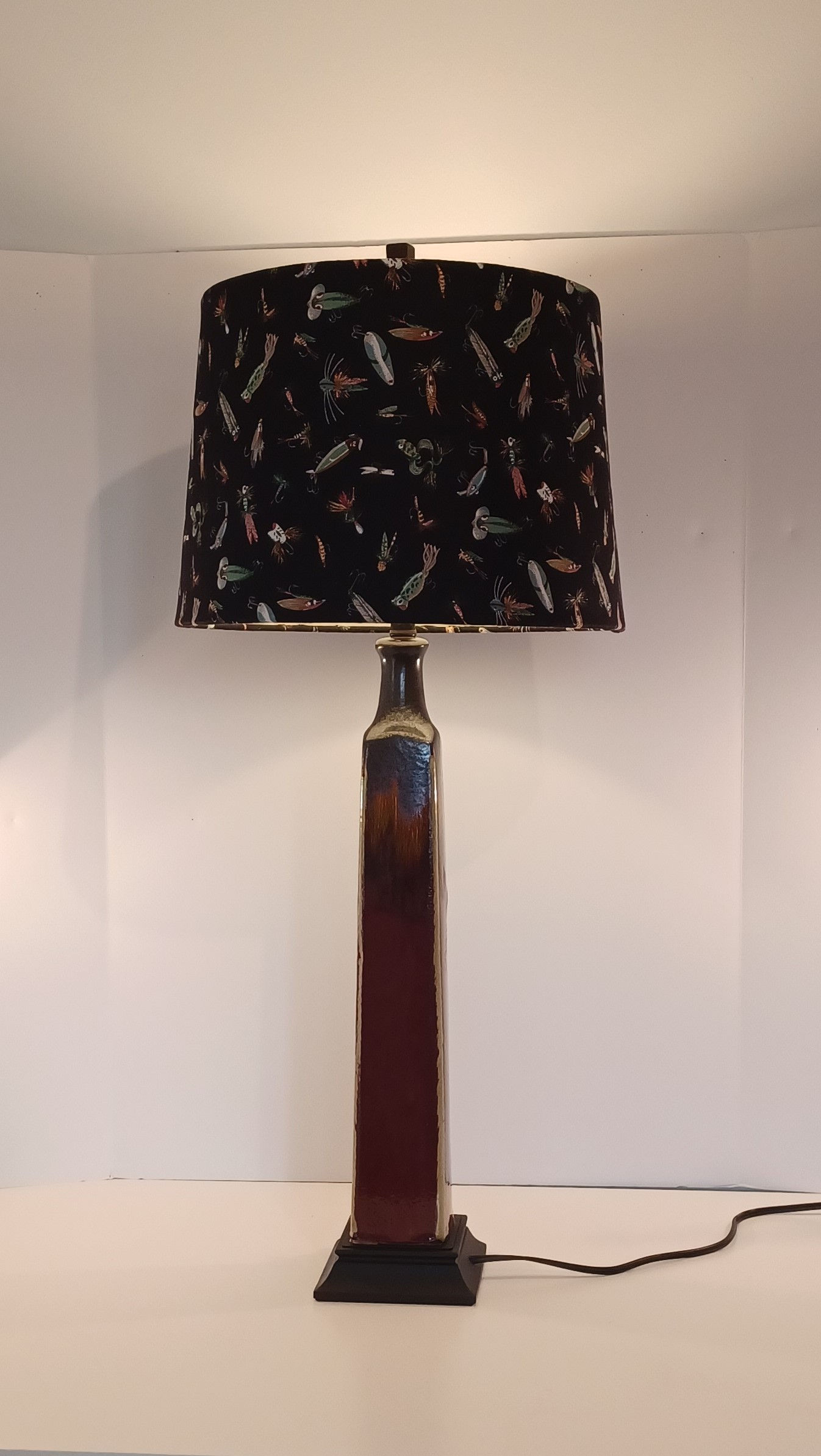 Earth tones porcelain and fish hooks print