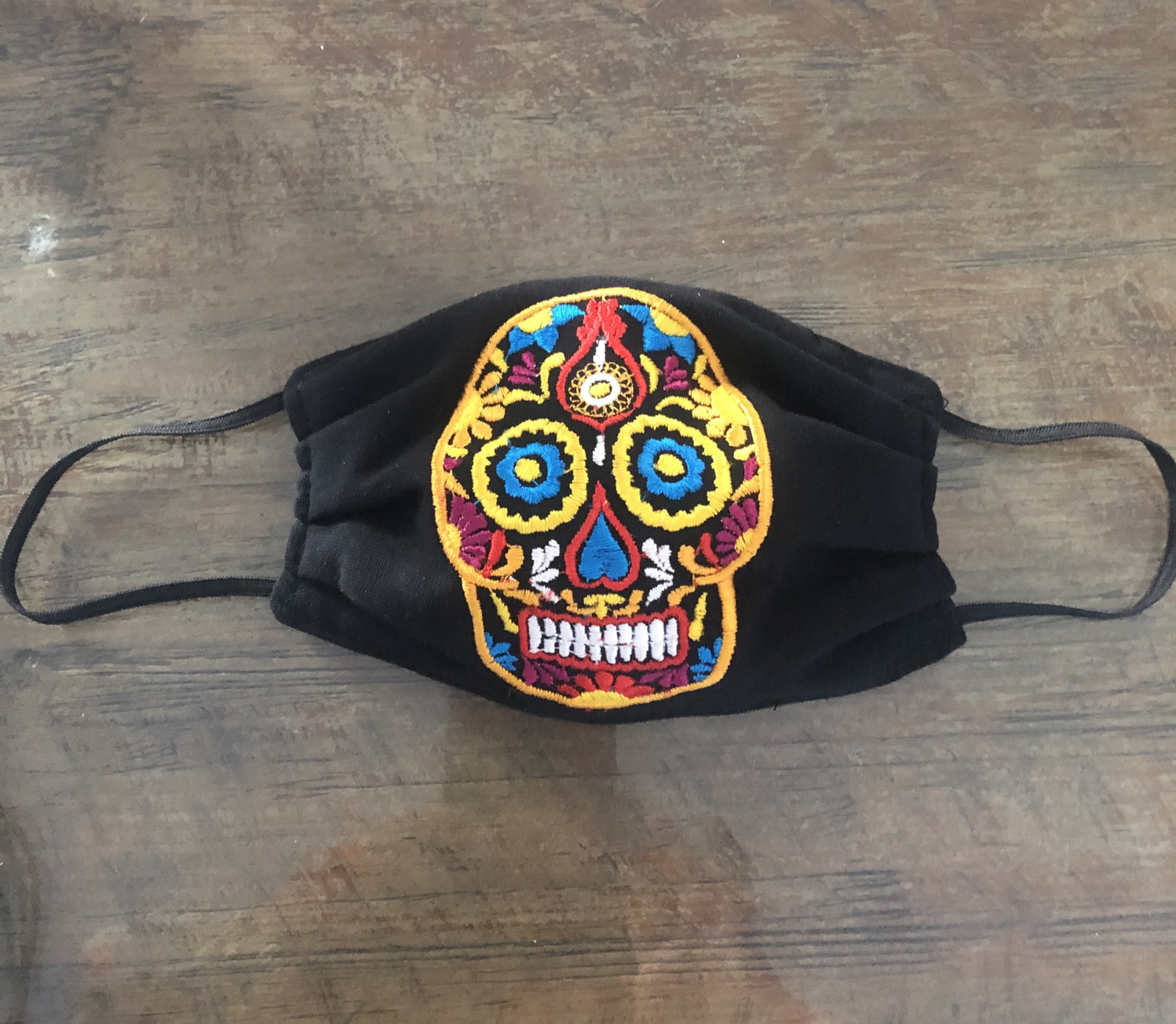 Cubrebocas de calavera