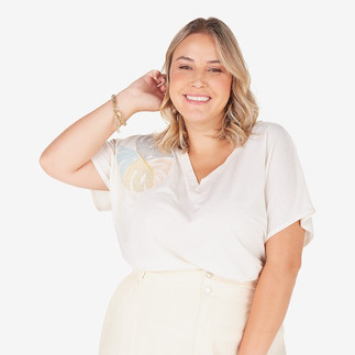 Blusa plus size feminina bordado folha off-white