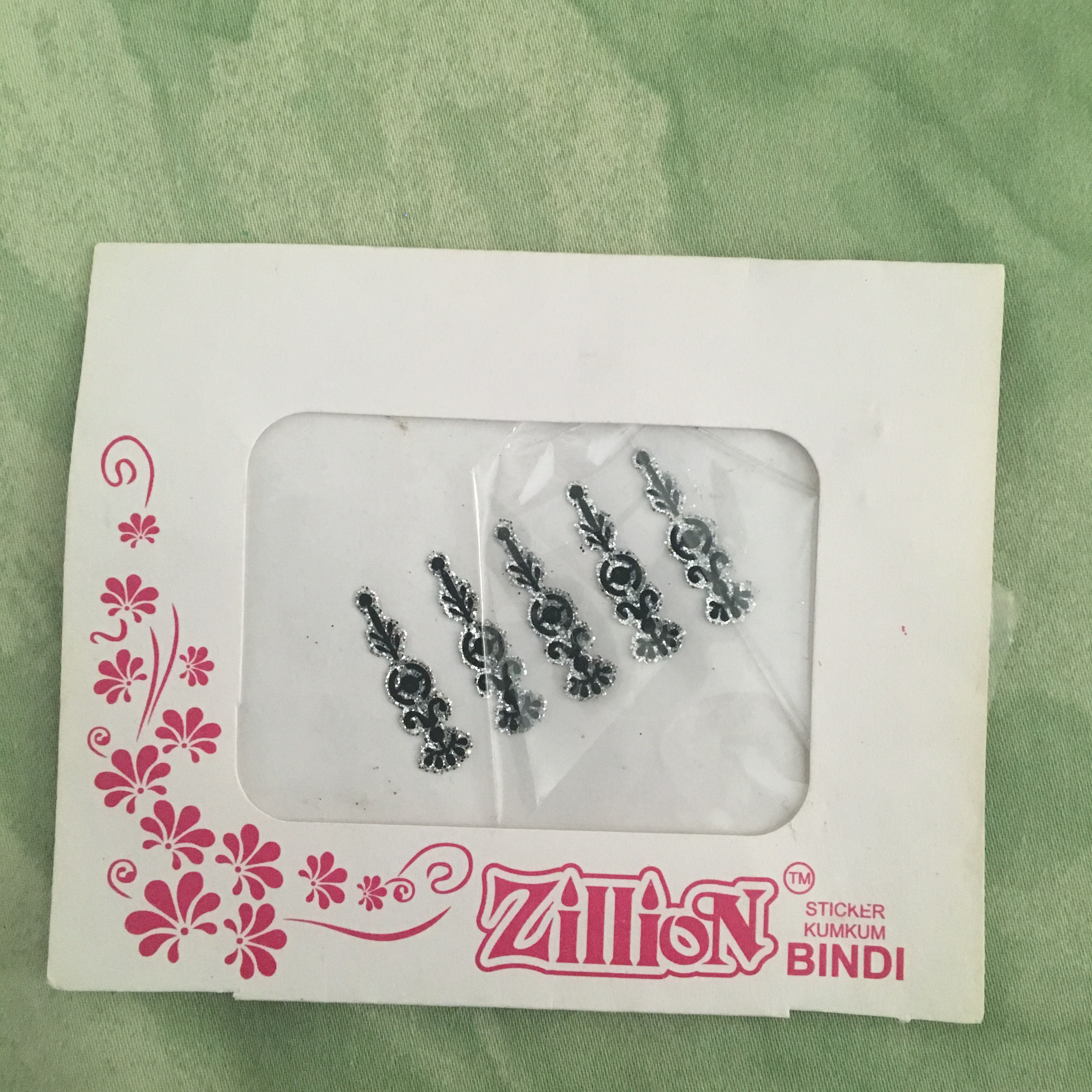 Zillion Black Bindis