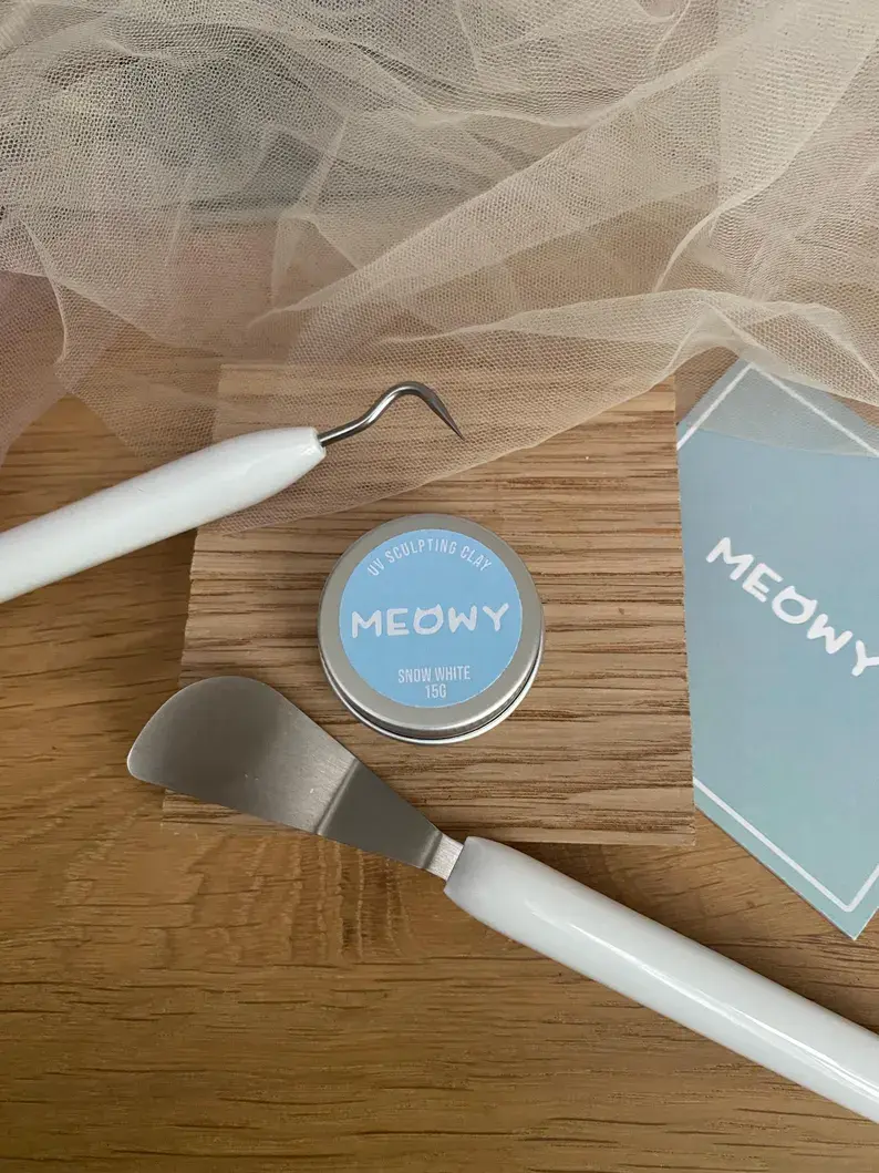 Thumbnail: UV Sculpting Clay