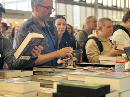 TŁUMY NA TARGACH W POZNANIU. KSIĄŻKI I EDUKACJA PRZYCIĄGNEŁY TŁUMY
