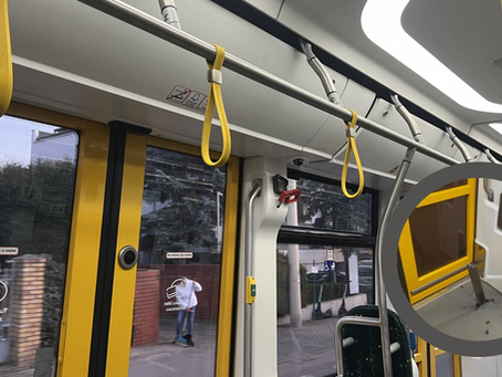 GROŹNE ZDARZENIE W POZNANIU! ELEMENT ZWROTNICY WBIŁ SIĘ W PODŁOGĘ POJAZDU