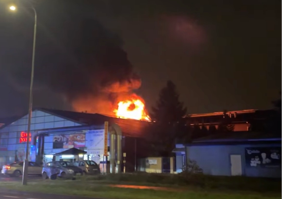 Galeria na Podolanach w płomieniach, fot. poznanmoment/ig