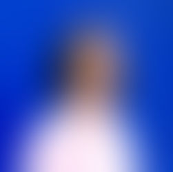 Portrait de Julie Dachez autrice et conférencière