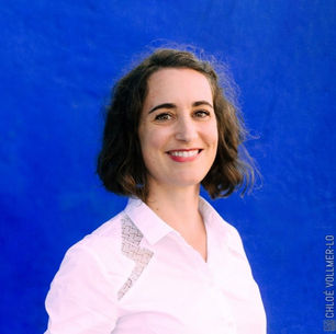 Portrait de Julie Dachez autrice et conférencière