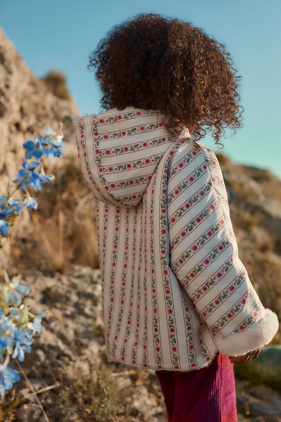 섬네일: Louise Misha Felvet Reversible Coat (Cream Flower Beds)