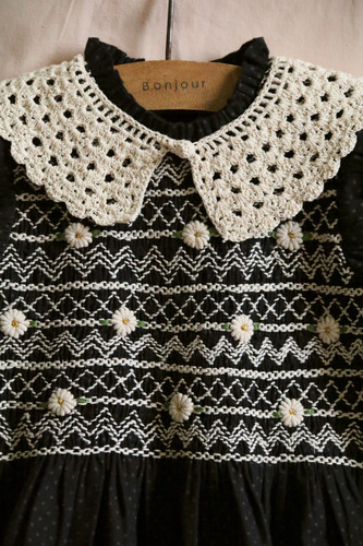 Bonjour Diary Handsmock Blouse with Removable Crochet Collar Bonjour Diary Handsmock Blouse with Removable Crochet Collar