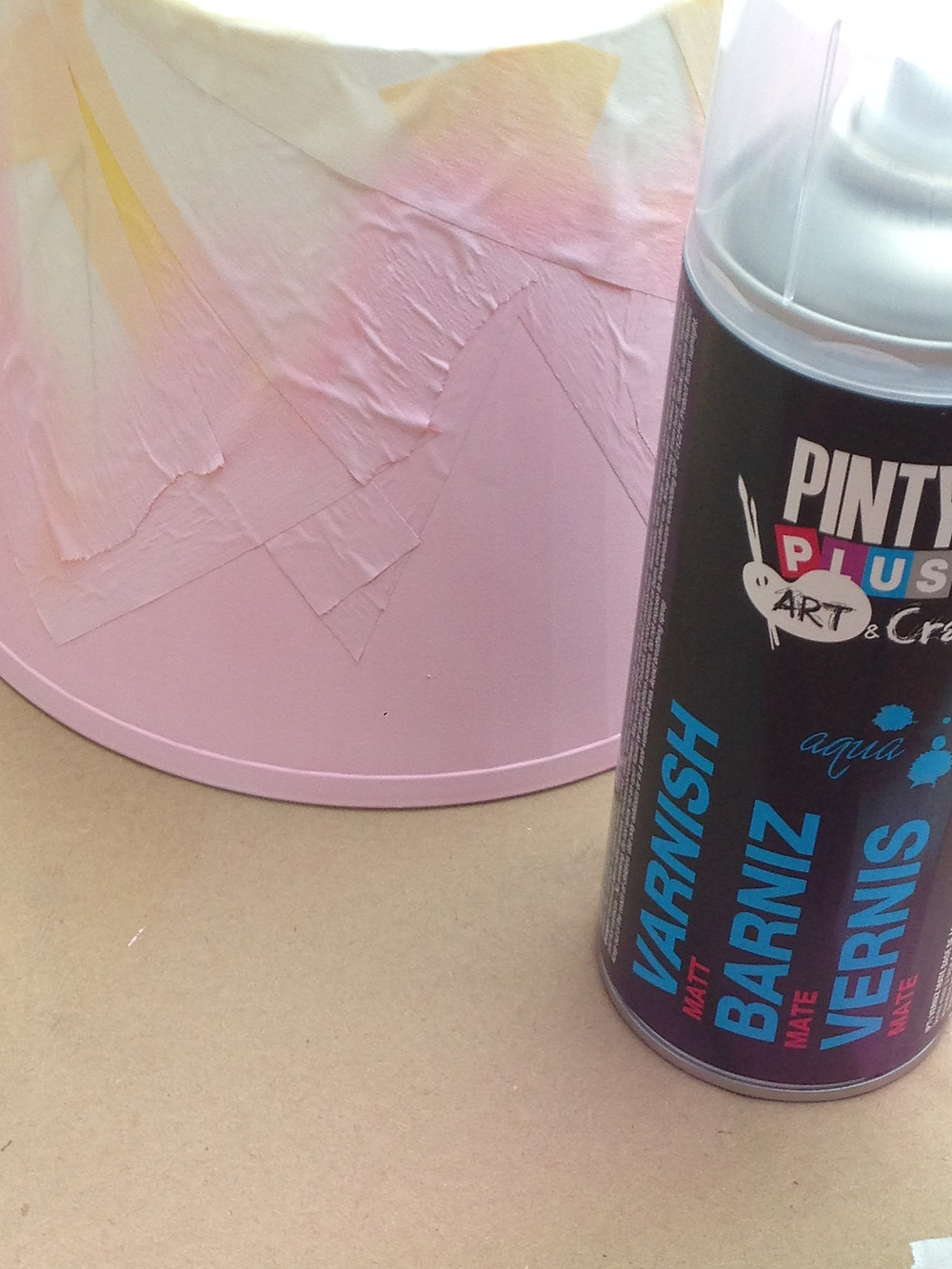 Aplicación de barniz en Spray