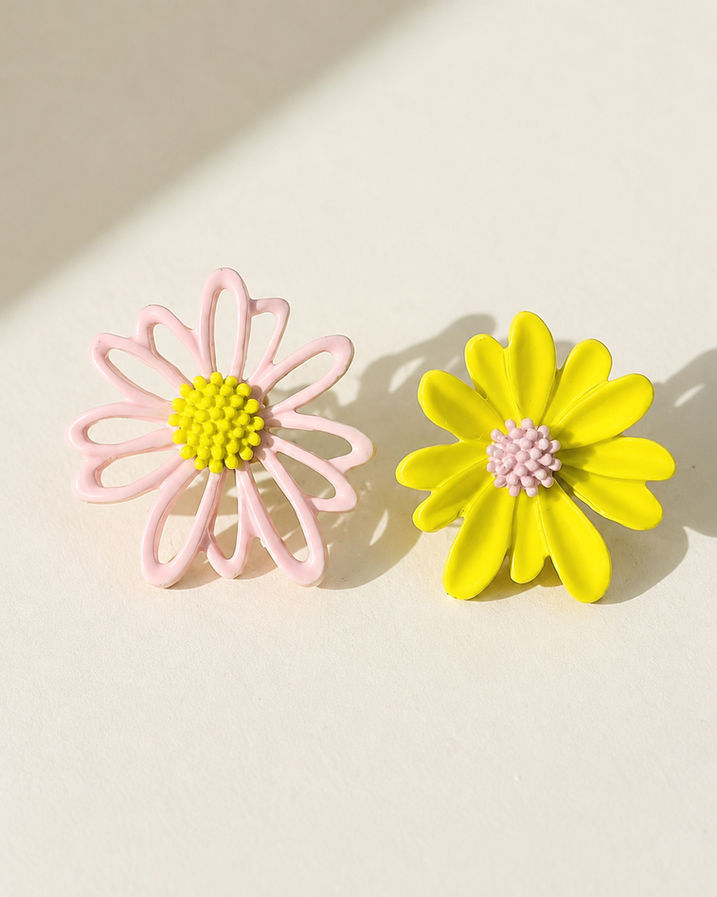 Close-up of Korean daisy stud earring in with 925 silver post