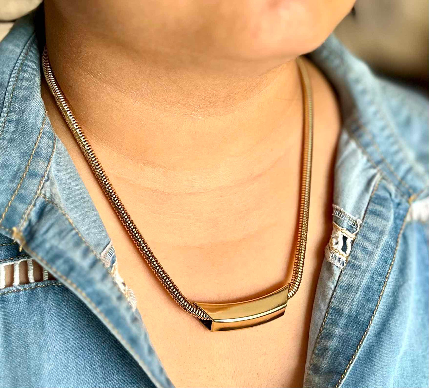 Elegant anti-tarnish 18k gold polished bold chain necklace for women, perfect for fashion-forward jewellery enthusiasts.