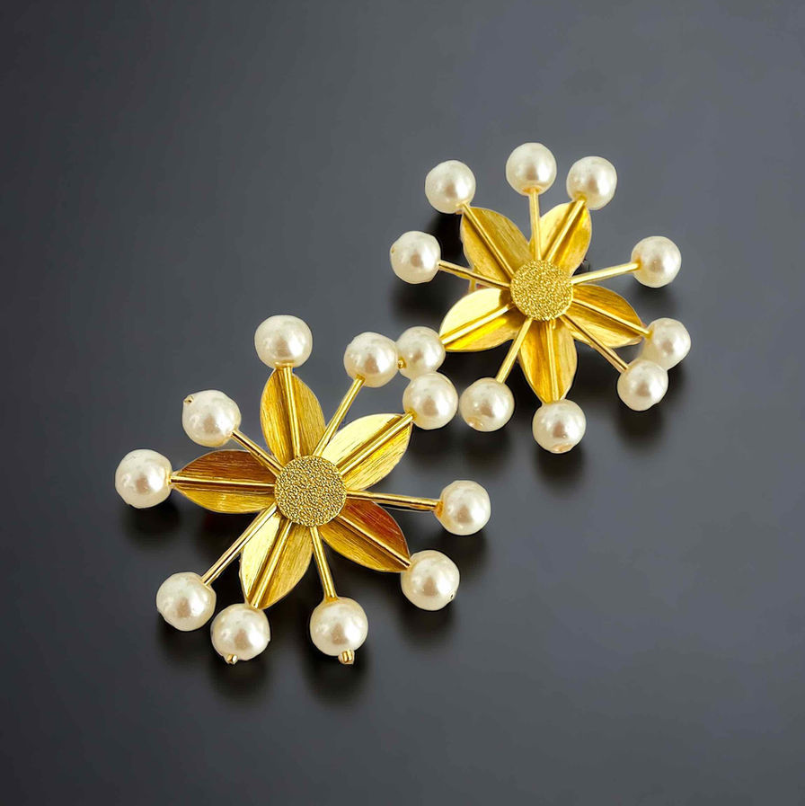 Sunflower shaped brass earrings with pearls, simple and cute, perfect for any occasion.