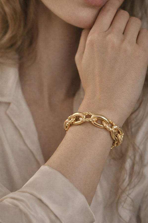 Modern chunky link bracelet with stretch fit