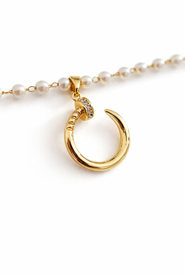 Elegant white pearl bracelet with gold charm for women