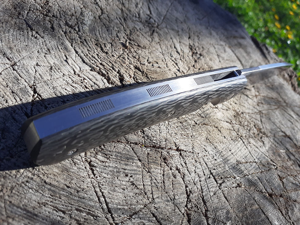 Miniature : Liner-lock 