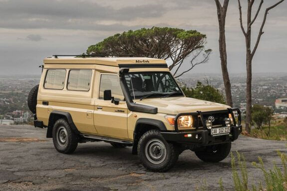 Thumbnail: Alu-Cab Hercules Roof Conversion – Land Cruiser 78