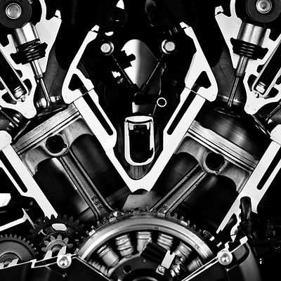 VMAX_day_2009._Engine_cutaway,_side.jpg