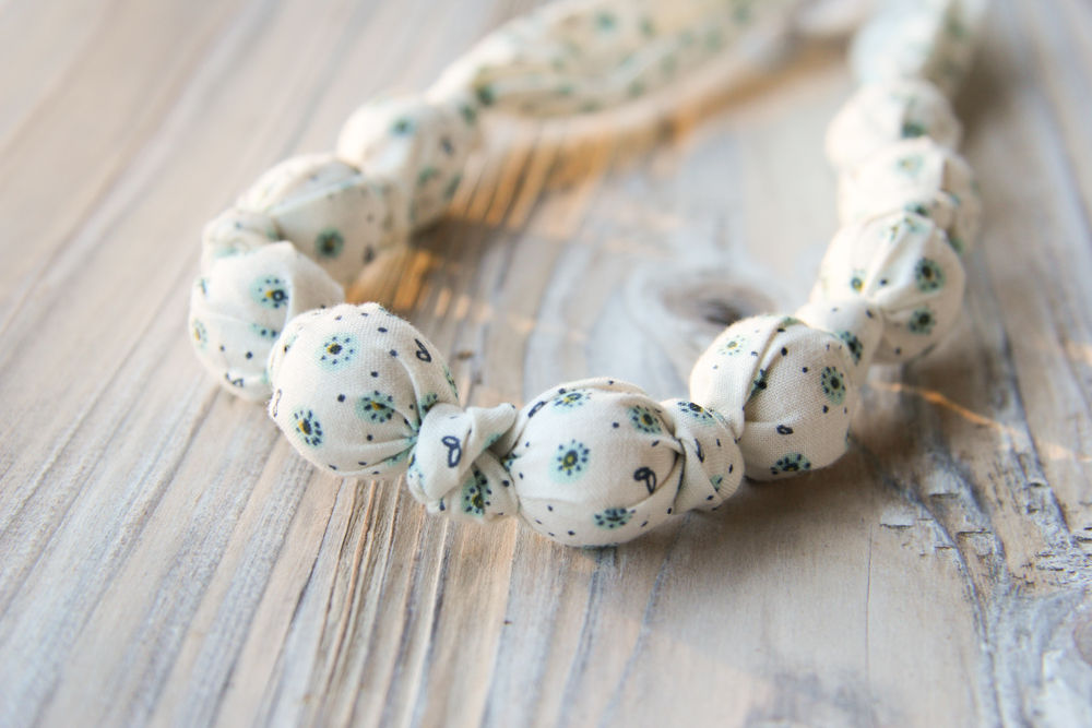 Tyghalsband - amningshalsband - vitt