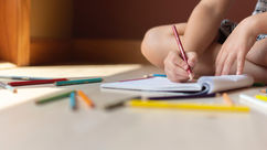 Genitori separati e figli: chi tiene i rapporti con la scuola?