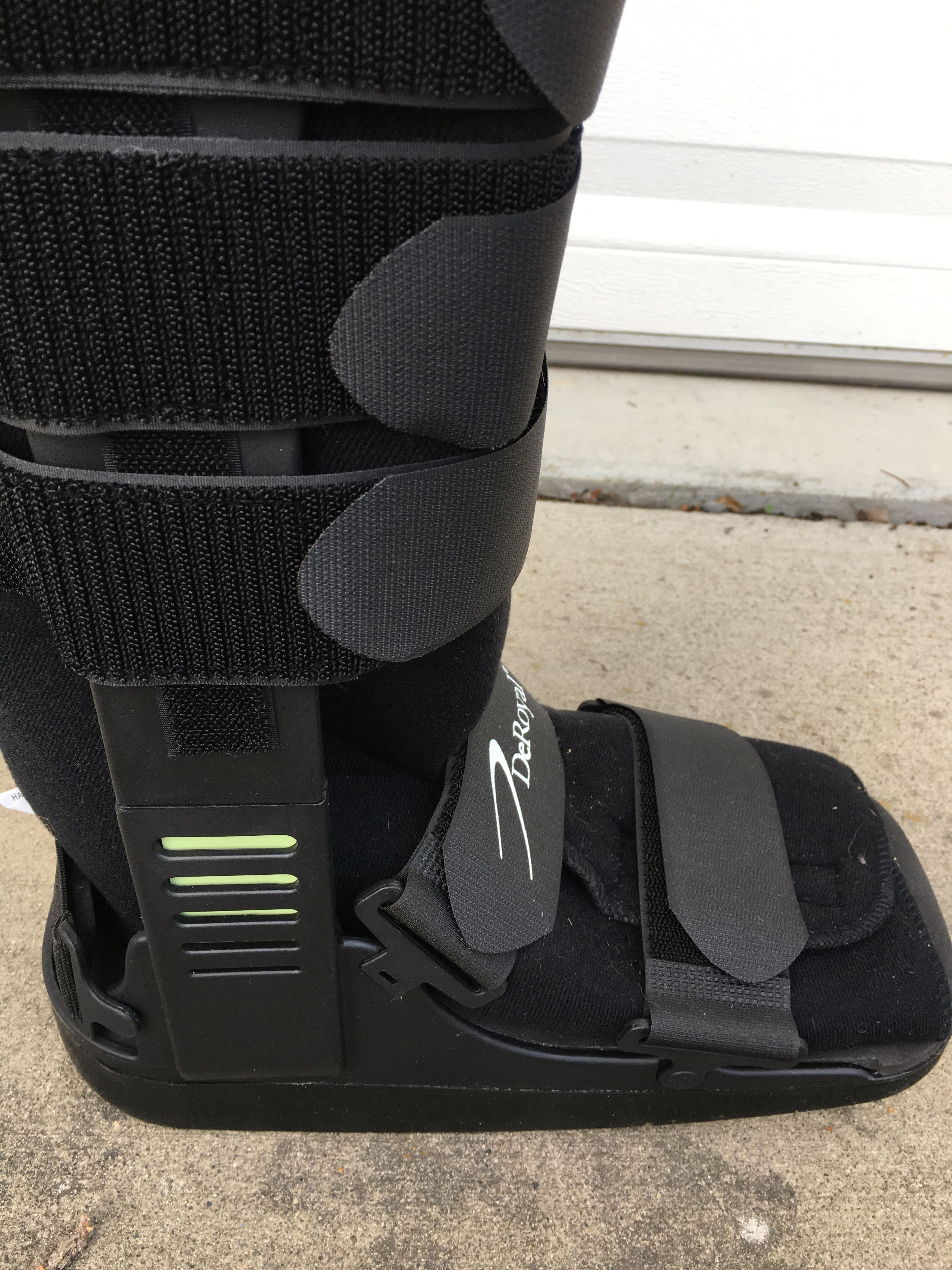 Unused DeRoyal in line walking boot