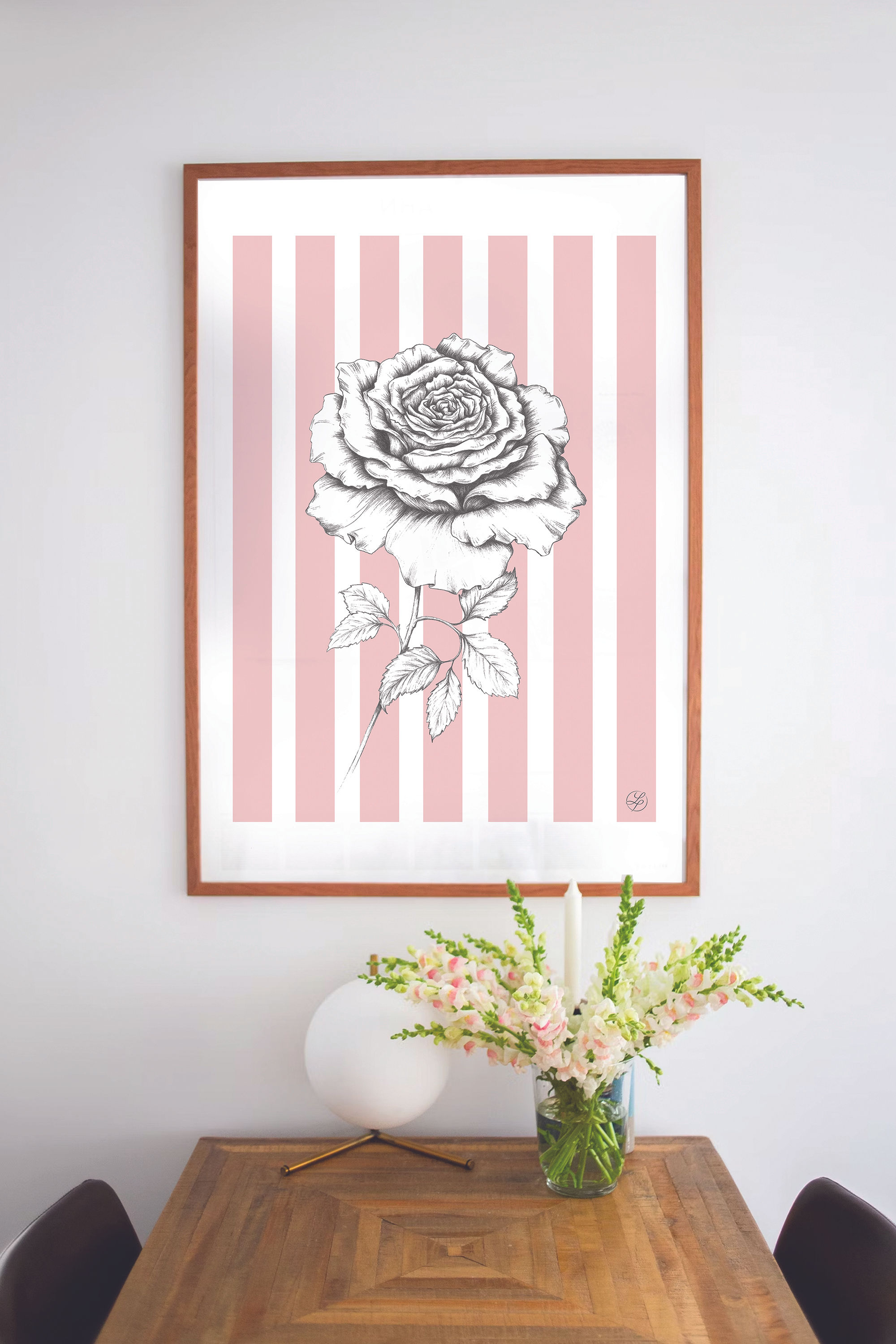 Affiche La rose - fond blanc ou rayures teintes rouge, rose ...