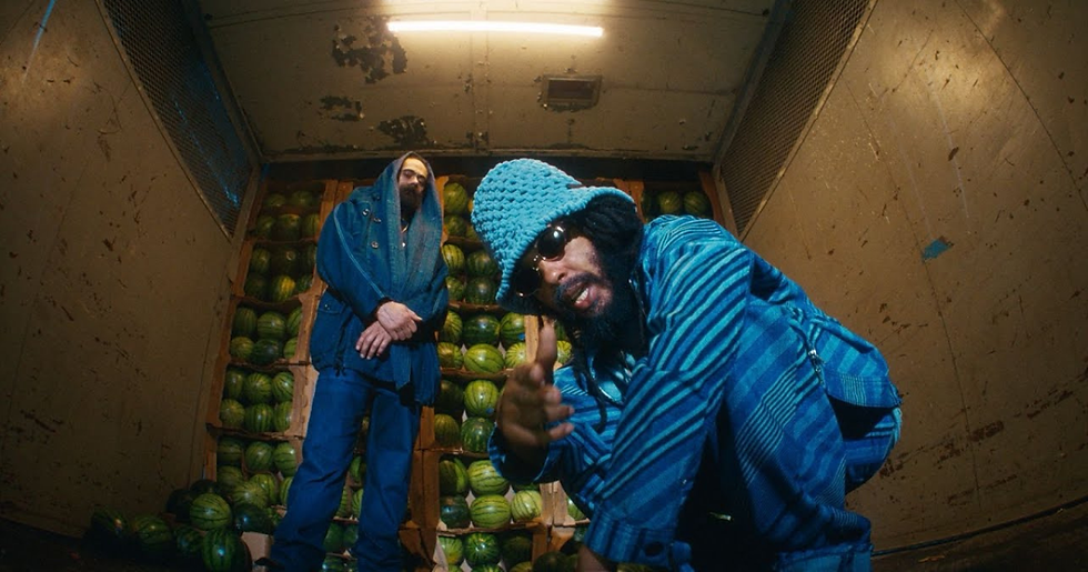 Protoje y Damian Marley en "At We Feet"