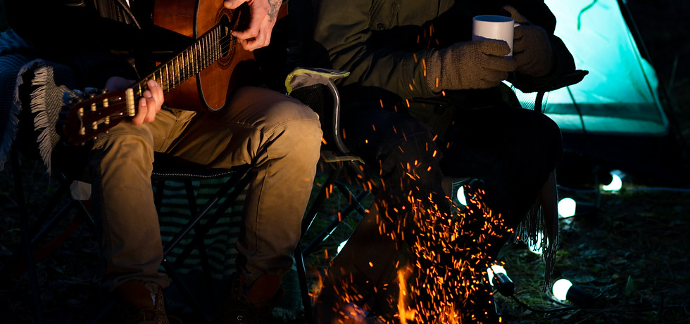 friensds-enjoying-their-winter-camping.jpg