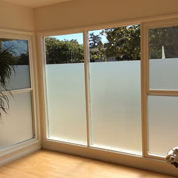 Insulfilm-Jateado-em-Janela-de-Vidro-residencial