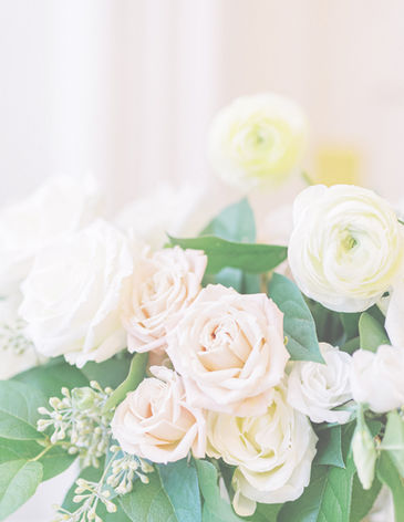 Bouquet_Wedding Arrangement_Ranunculus_Eucalyptus_Bridal Bouquet_Roses