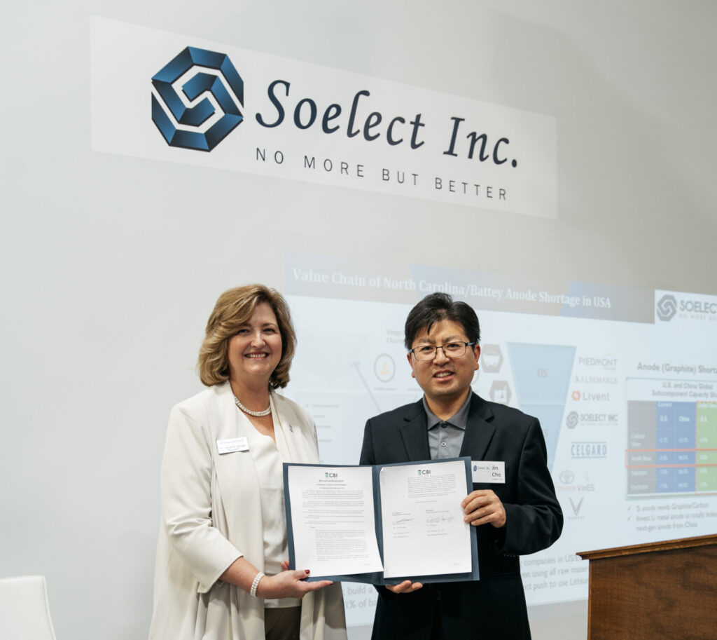 Featured (Left to Right): Forsyth President Dr. Janet Spriggs and Dr. Sung-Jin Cho (CBI CEO)