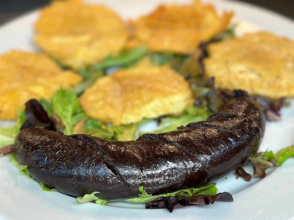 MORCILLA PUERTORRIQUEÑA CON TOSTONES DE PANA image