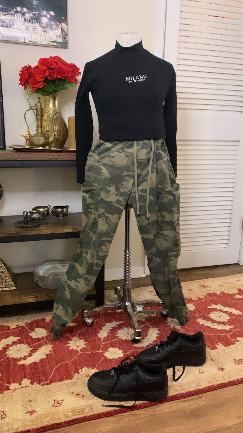 Thumbnail: JEANS ONLY *