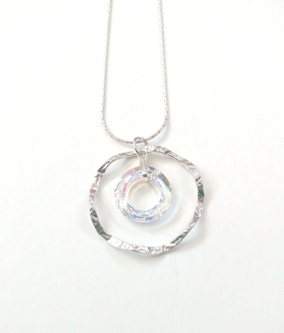 חישוק כסף עגול וגלי עם עיגול  Swarovsky