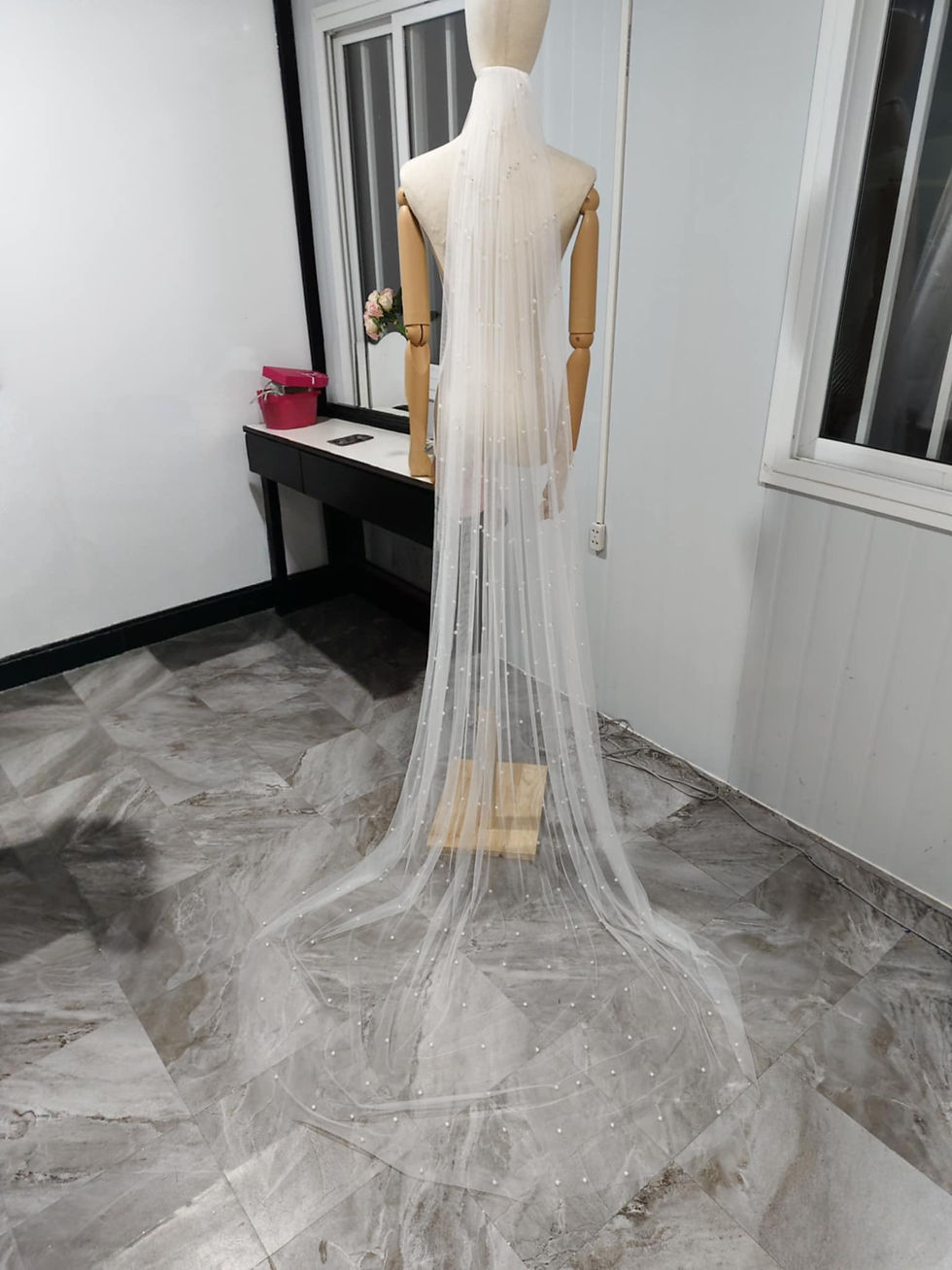 V06-Ivory
