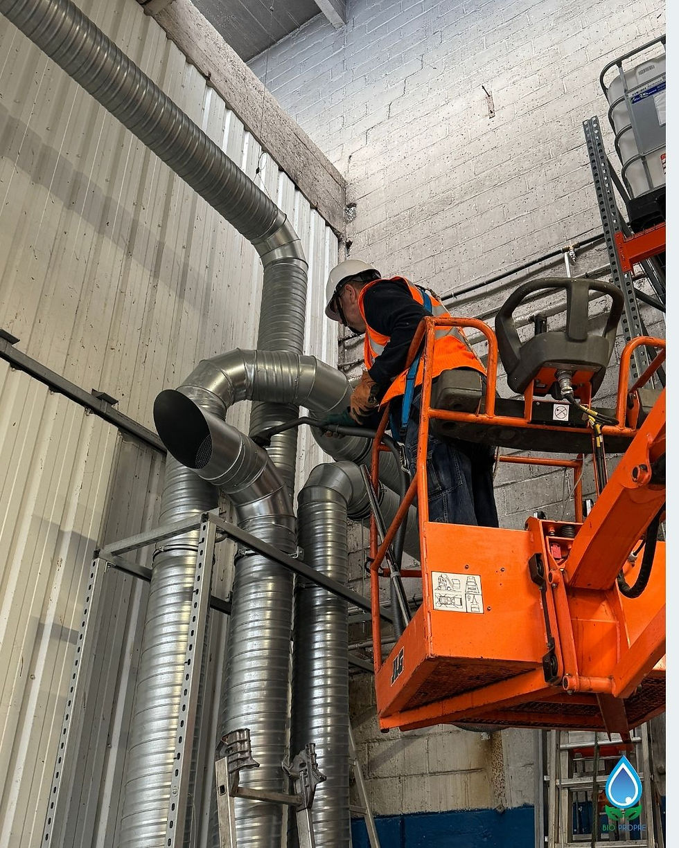 Nettoyage en hauteur : garantir la propreté jusque dans vos zones les plus difficiles d’accès