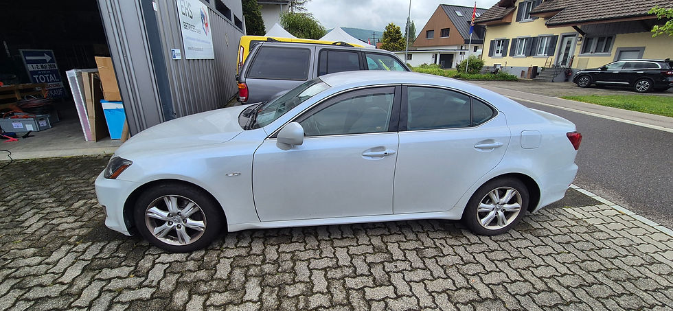 Thumbnail: Lexus IS250
